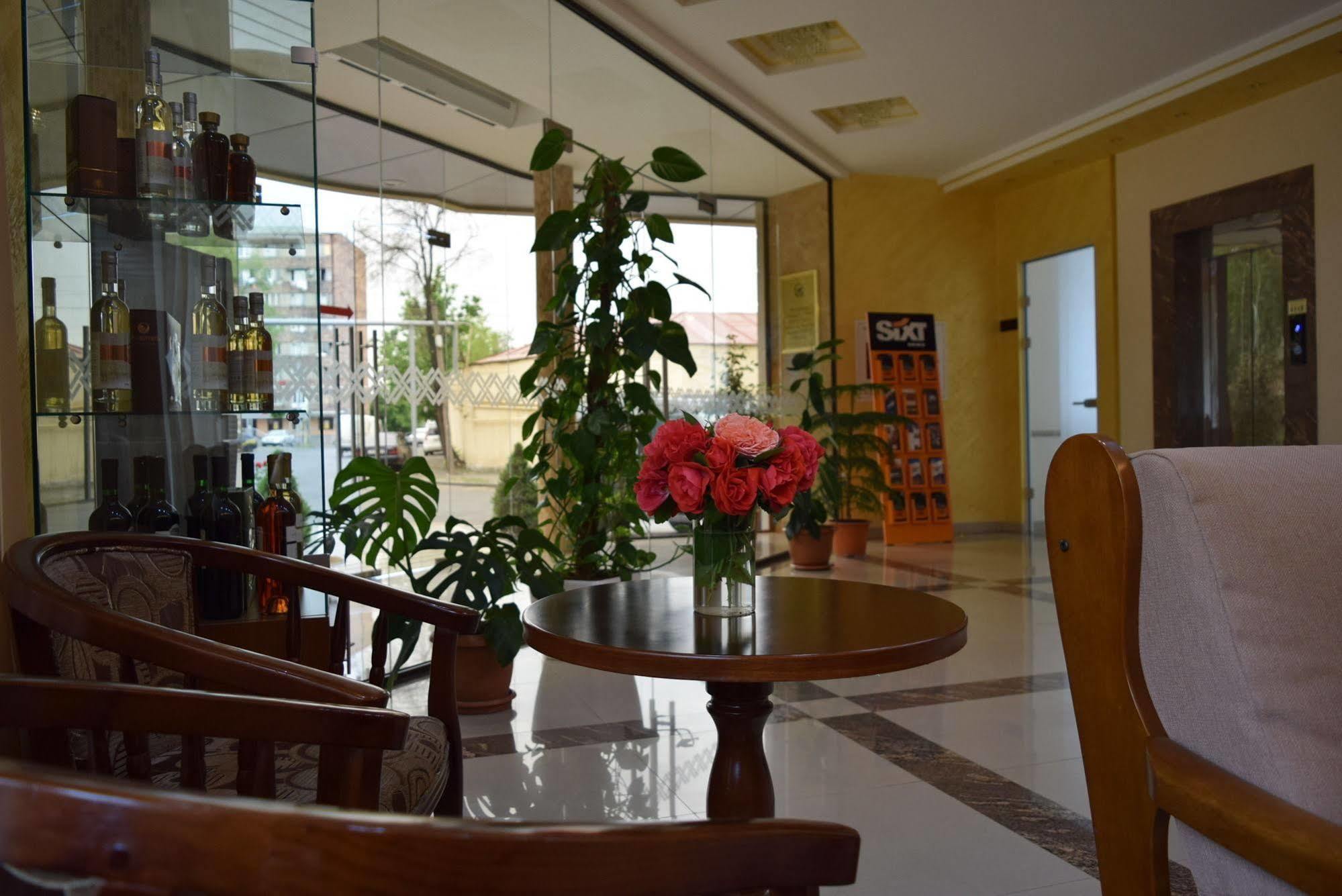 Artsakh Hotel Erywań Zewnętrze zdjęcie
